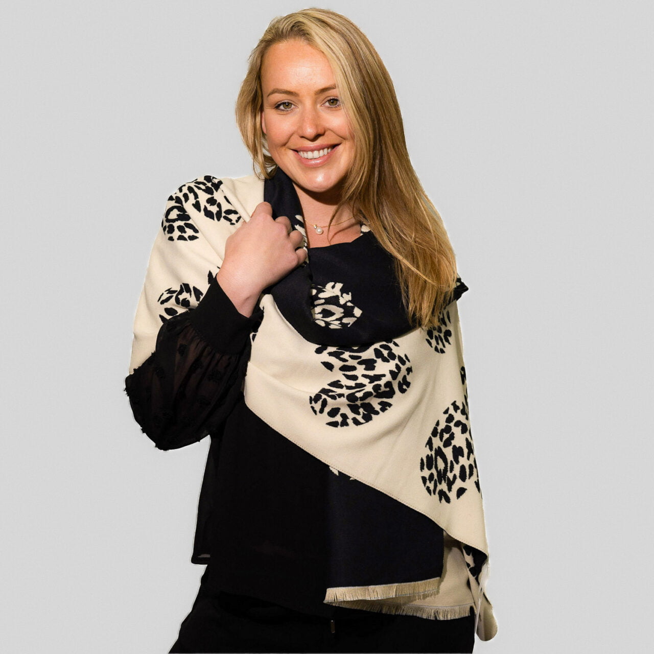 Zelly Black Animal Heart Scarf