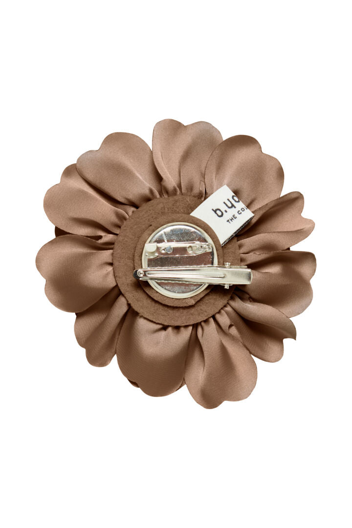 Byoung Walnut Flower Accessory