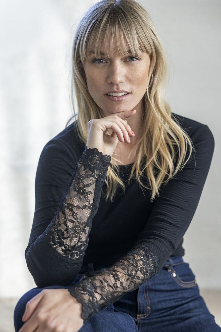 Fransa Black Lace Hizamond Top