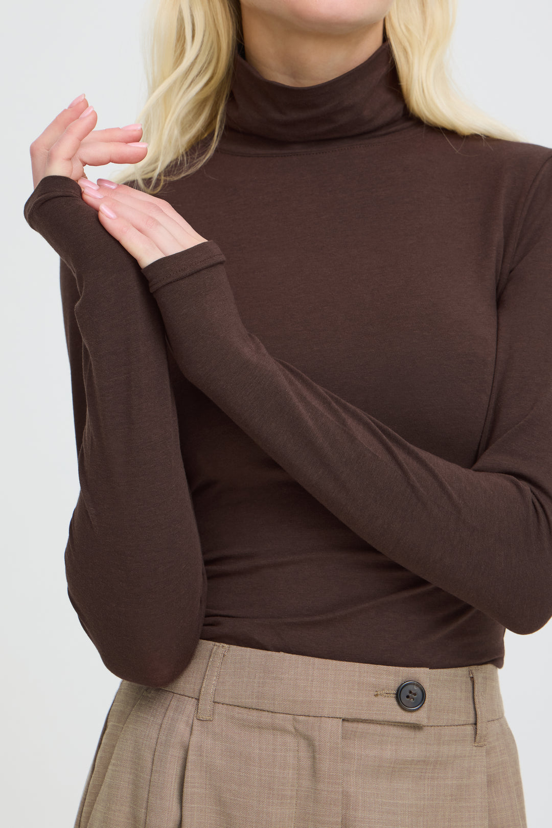 Byoung Chocolate Pamila Roll Neck