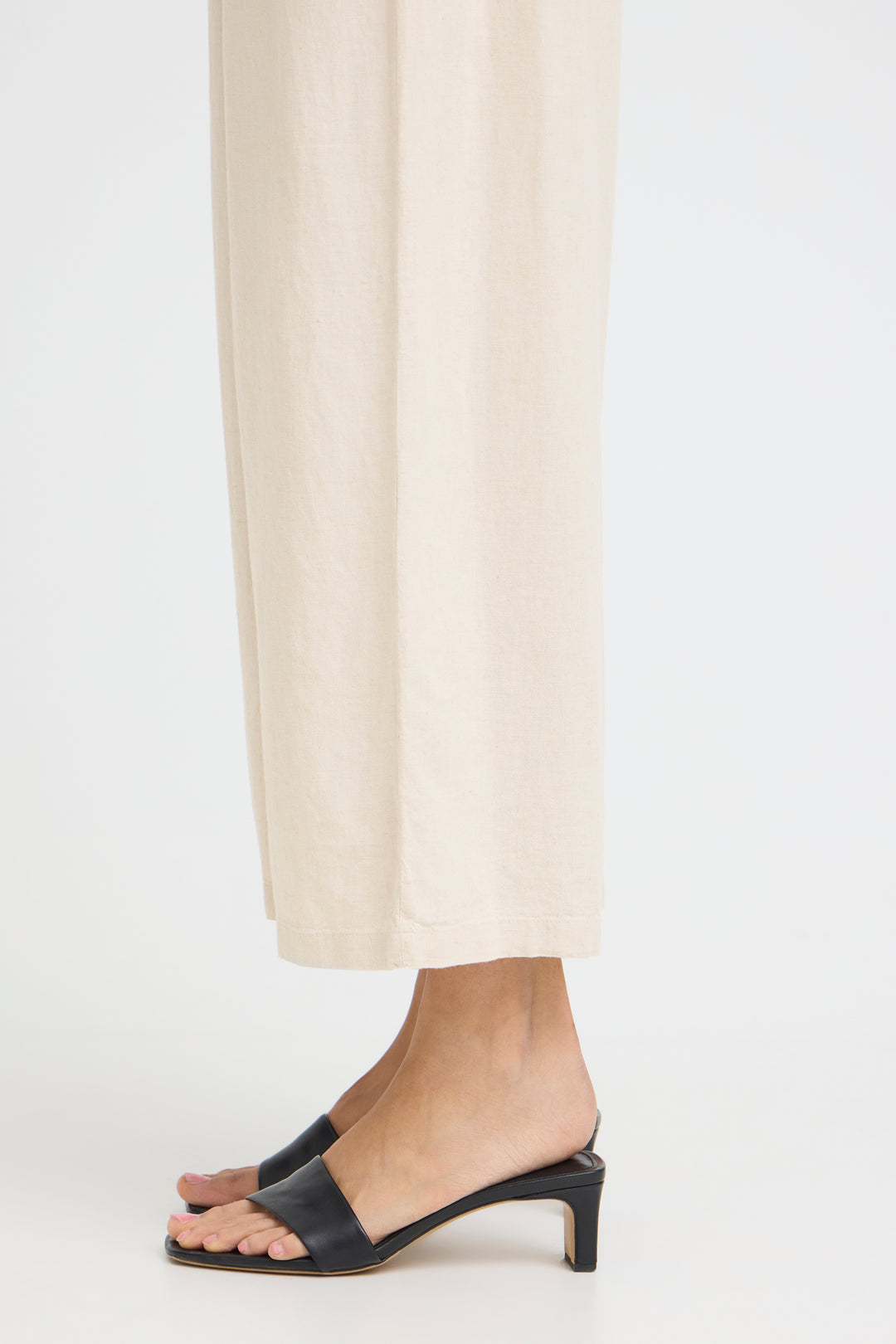 Byoung Sand Falakka Crop Pants