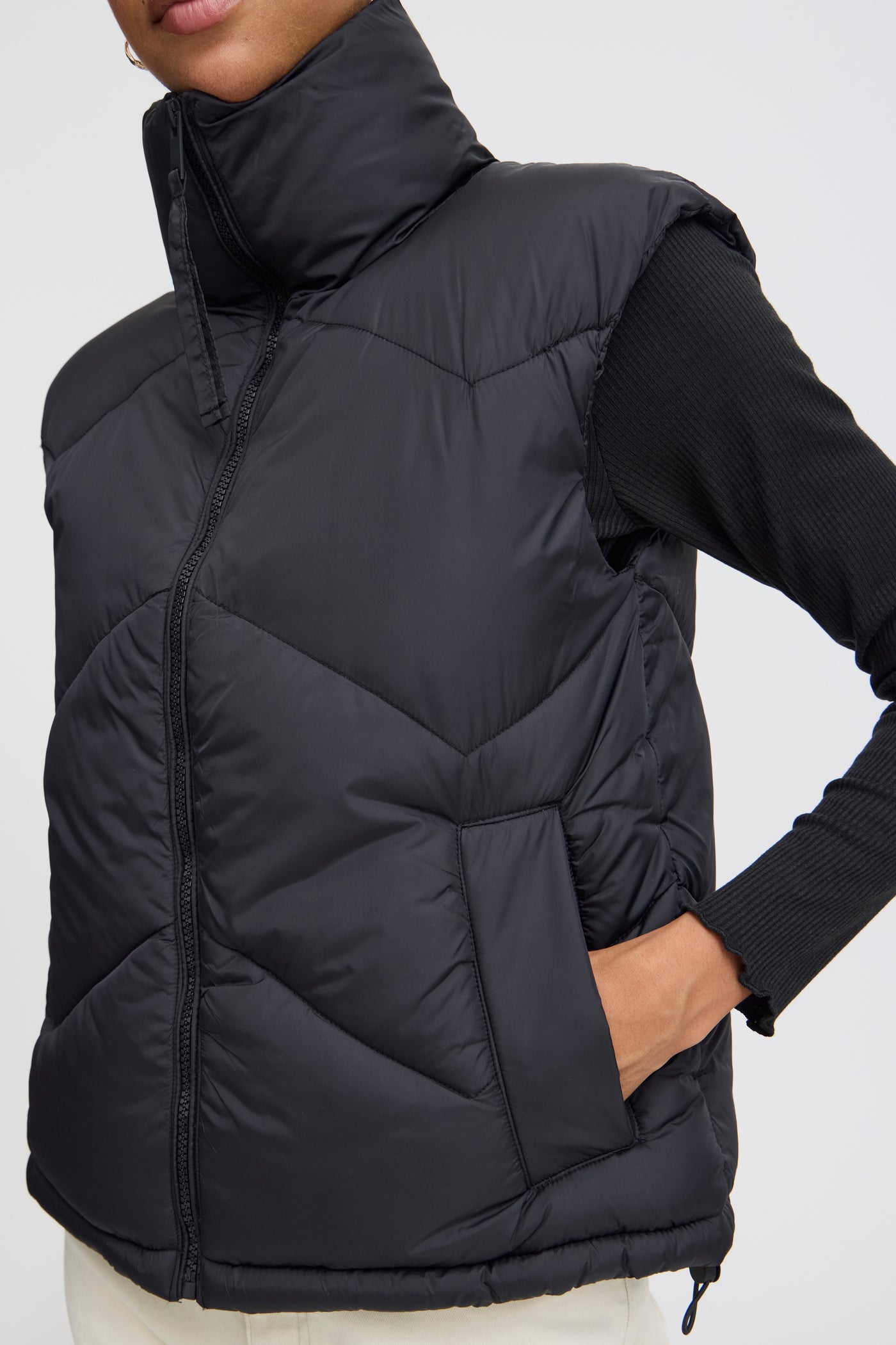 Byoung Black Bomina Short Gilet