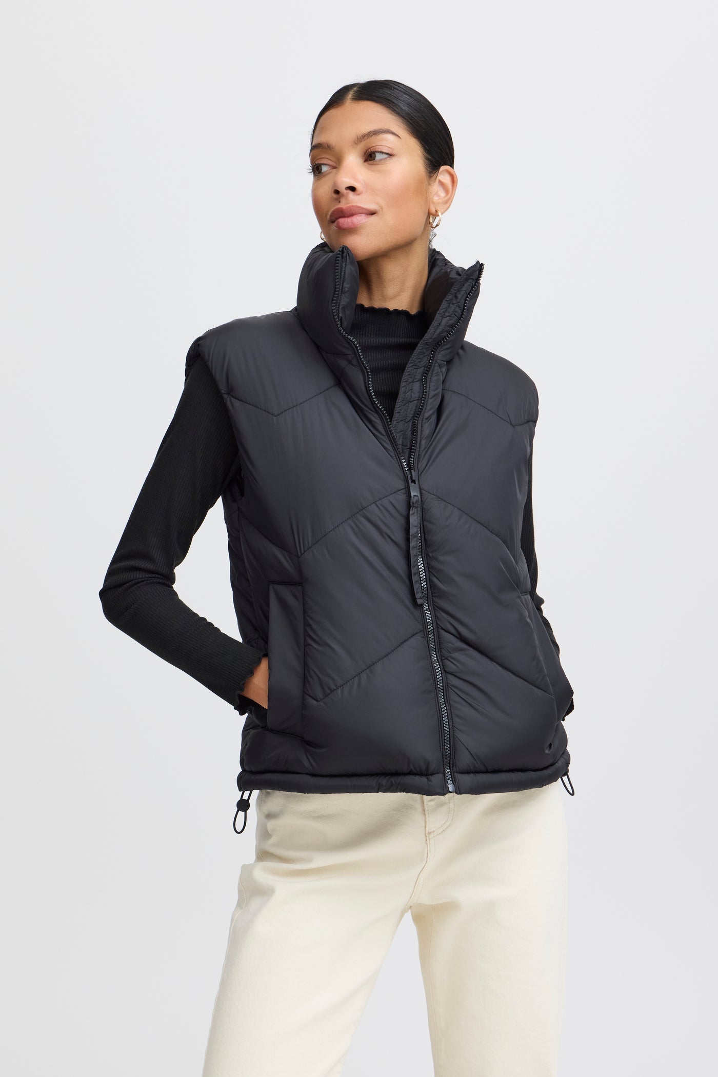 Byoung Black Bomina Short Gilet