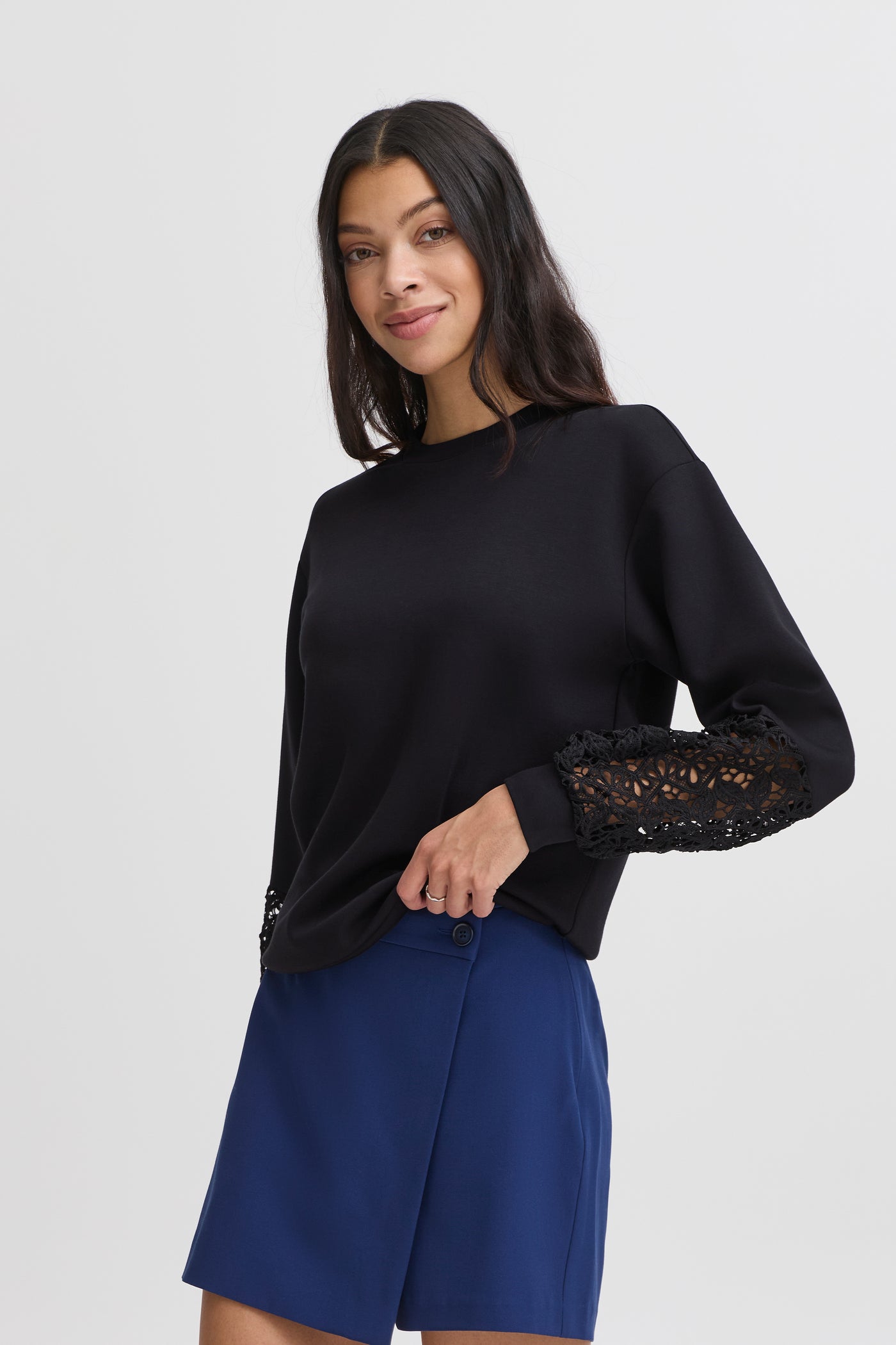 Byoung Black Lace Sleeve Sweatshirt