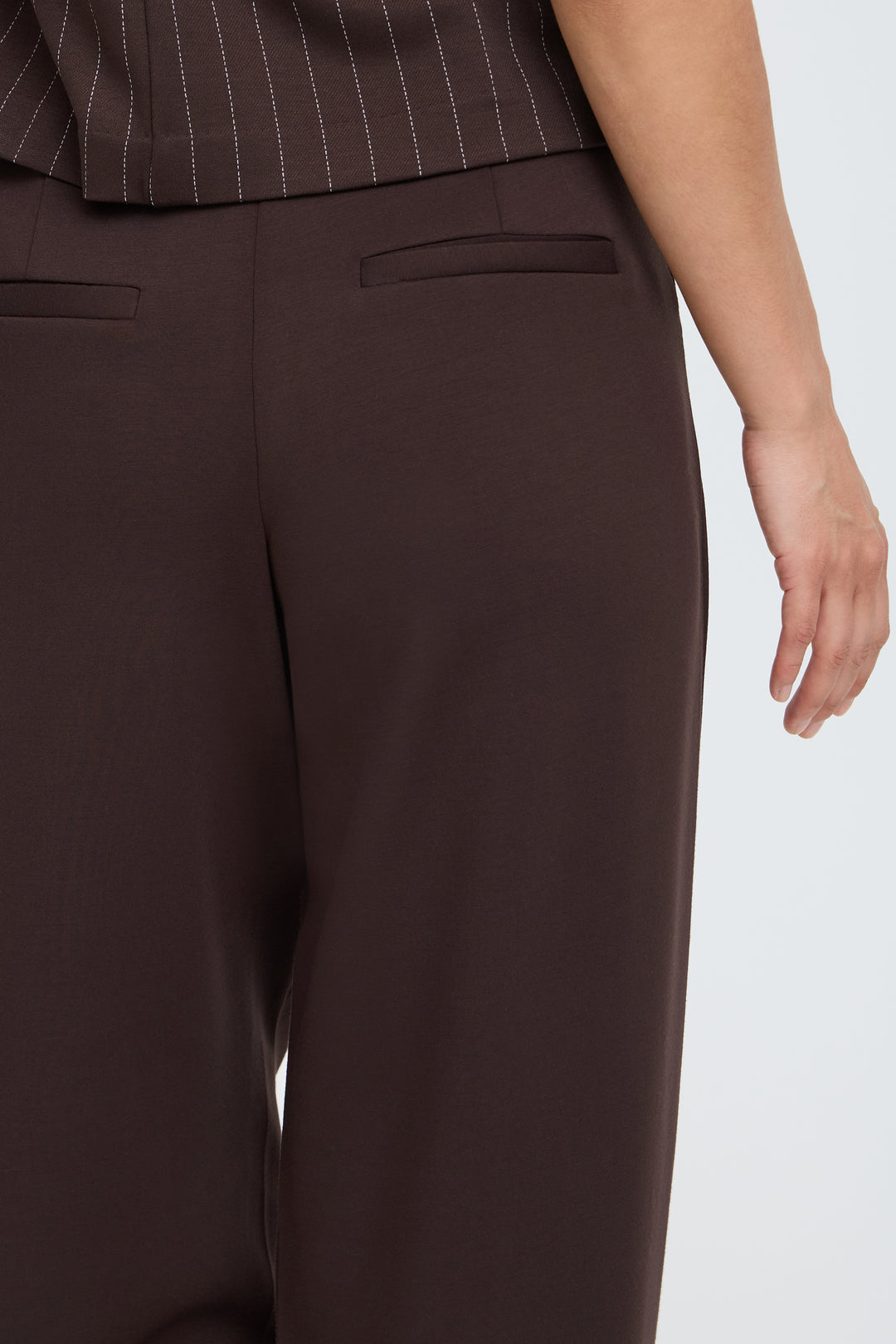 Byoung Chocolate Pusti Barrel Trousers