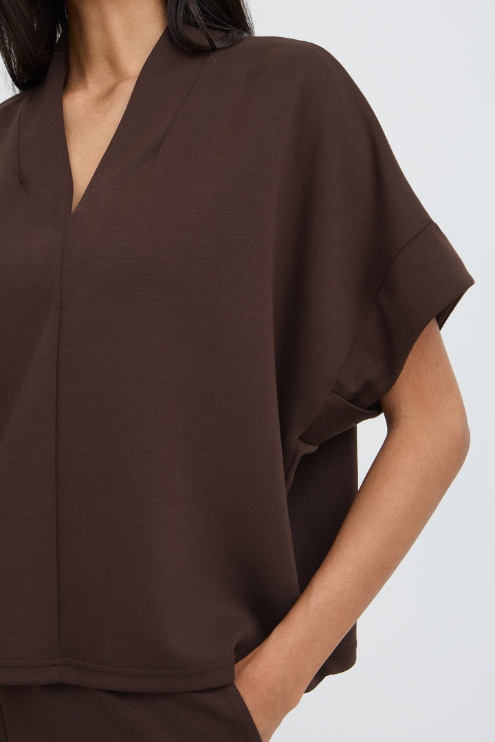 Byoung Chocolate Pusti V Neck Top
