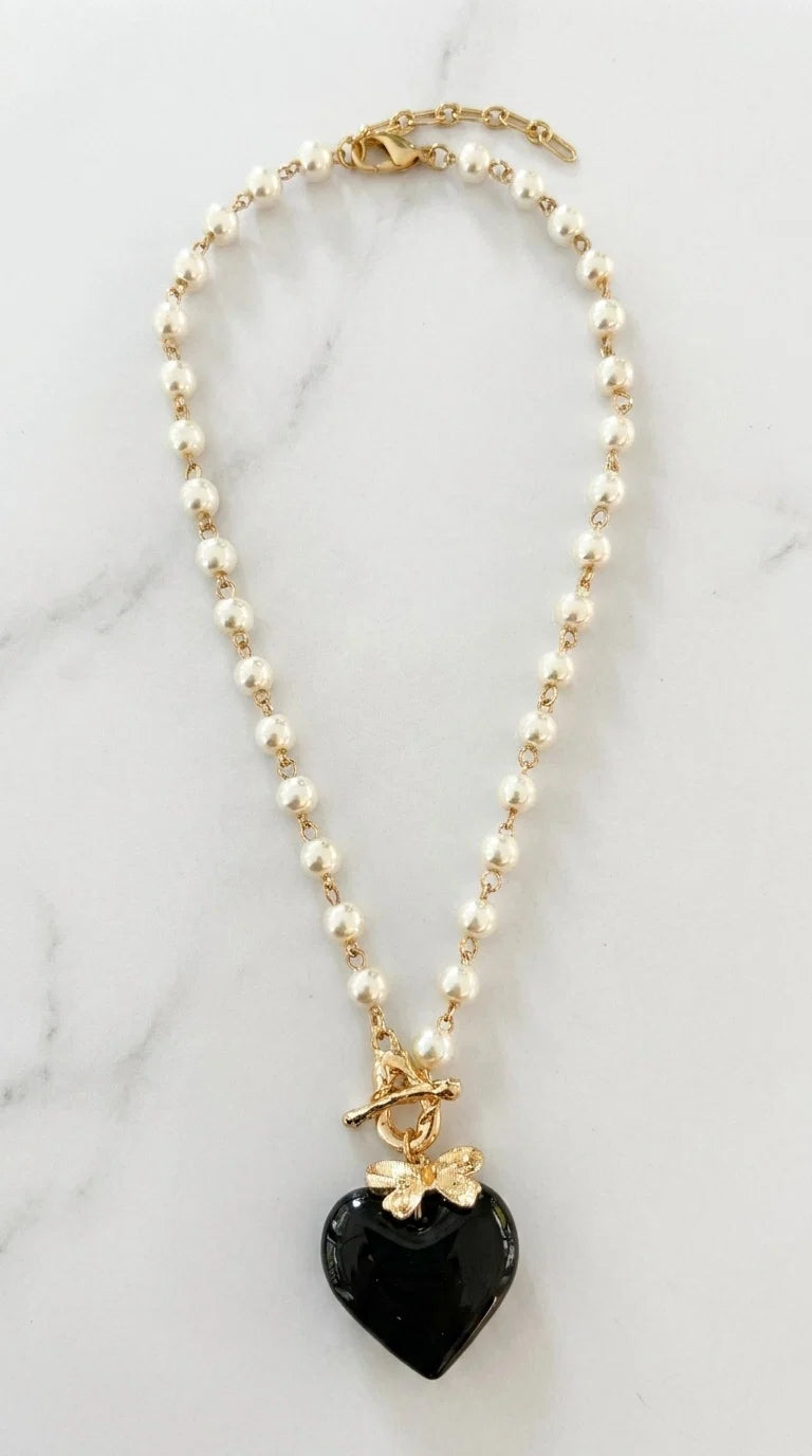 Short Pearl Bead Necklace with Heart Pendant