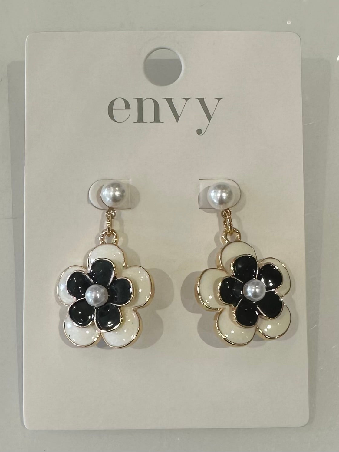 Monochrome & Pearl Flower Earrings