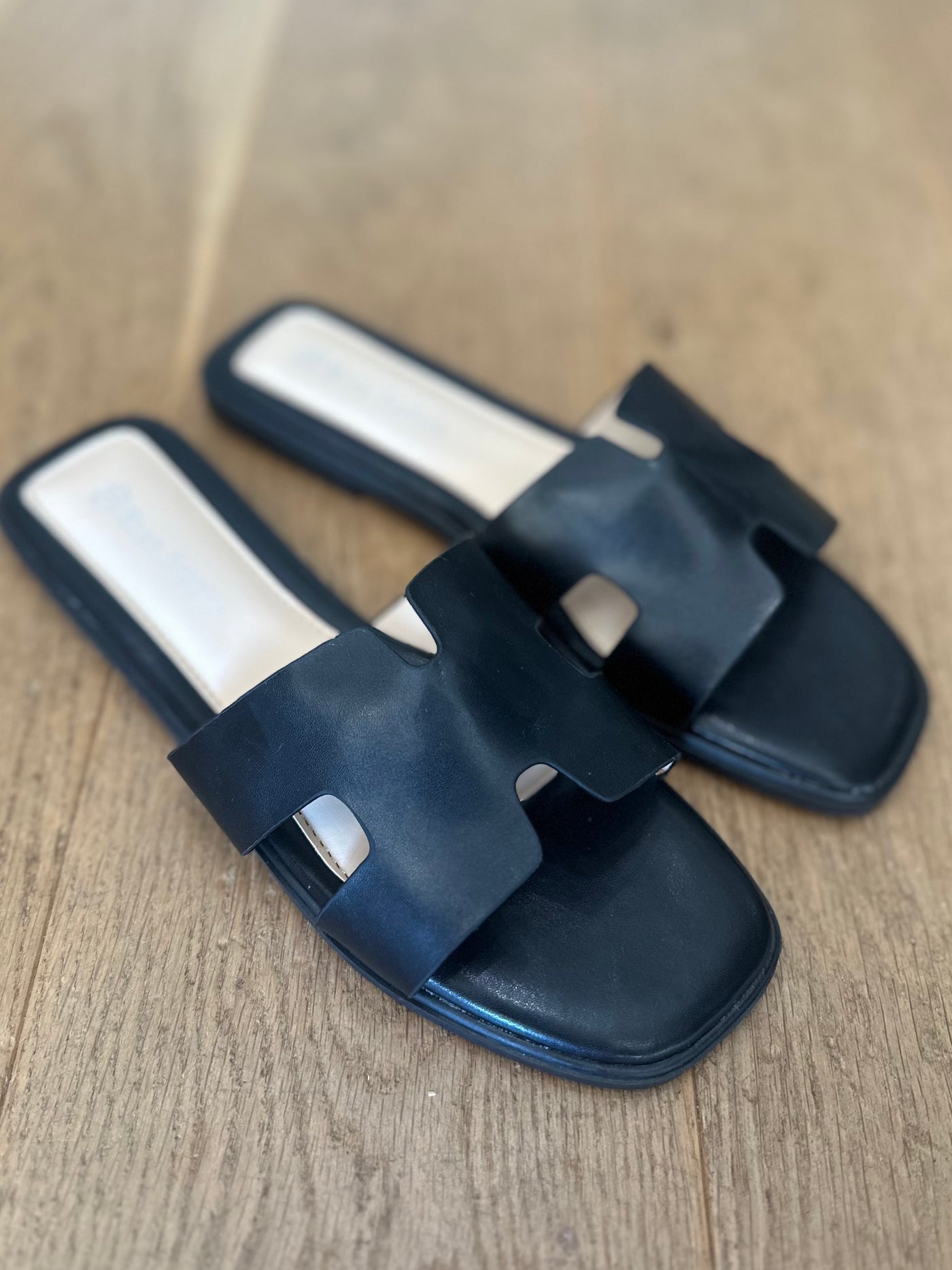 Black Tori Sliders