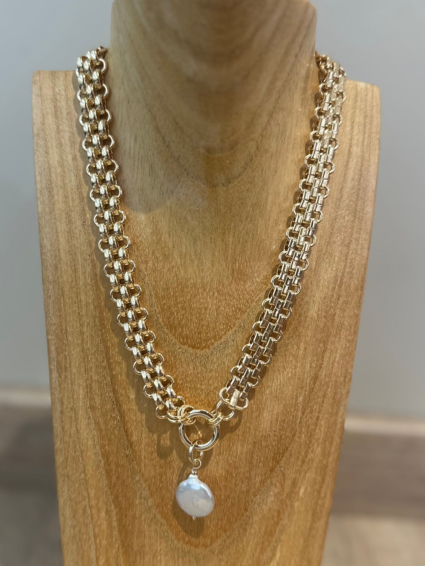 Gold Chunky Chain Pearl Pendant Necklace