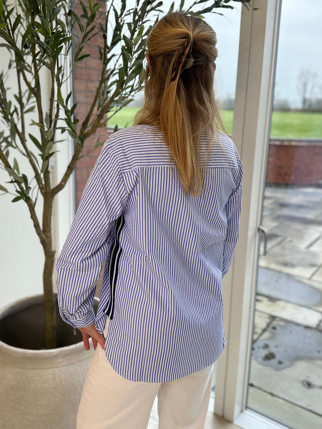 Byoung Blue Stripe Hannio Shirt