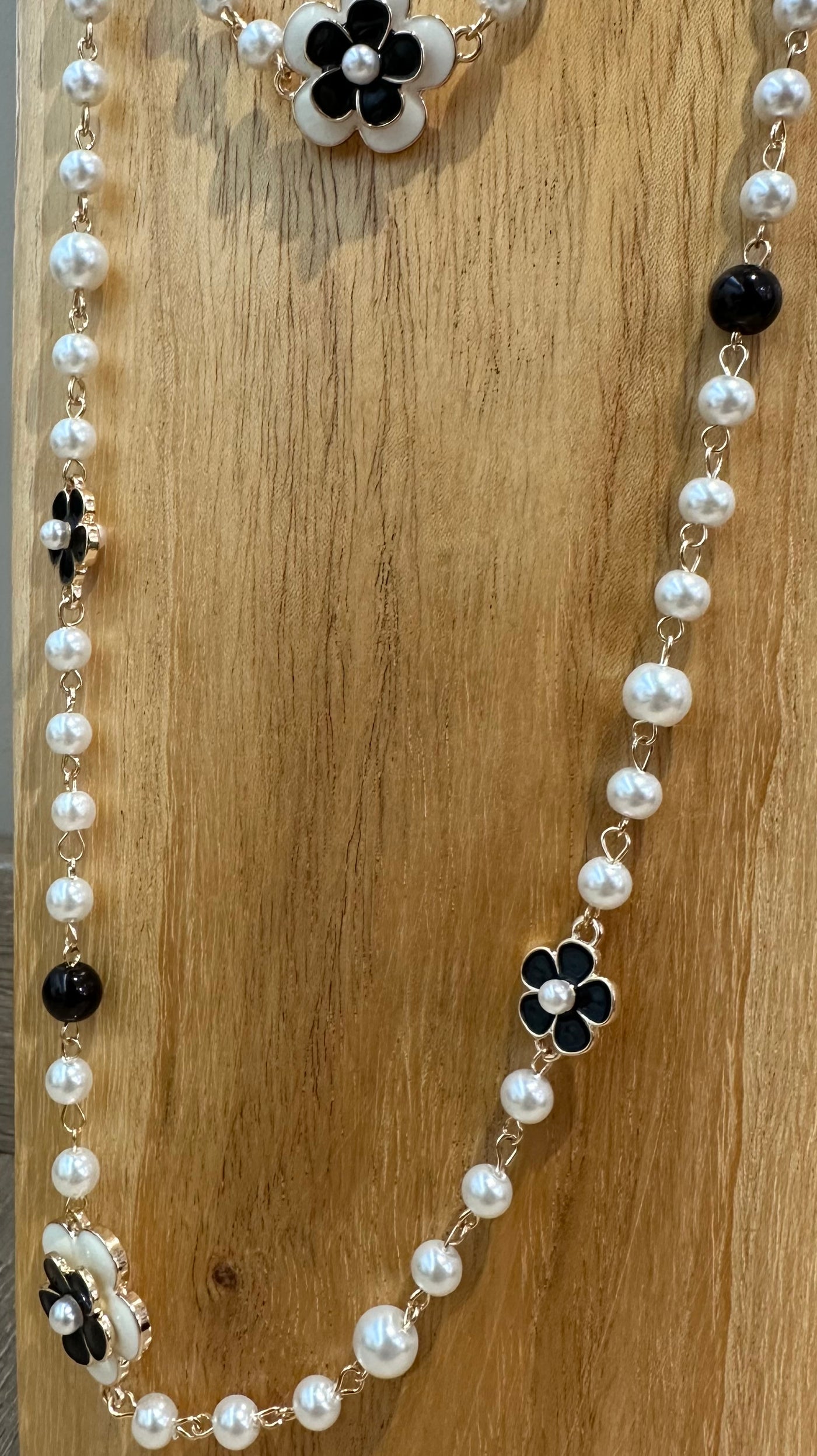 Monochrome Flower & Pearl Necklace
