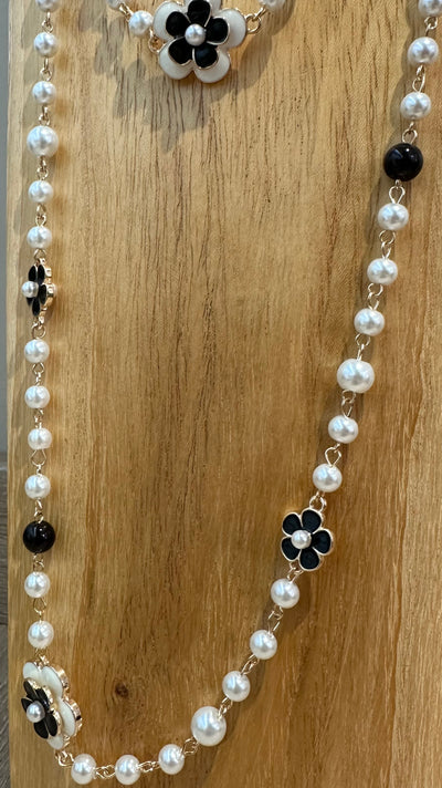 Monochrome Flower & Pearl Necklace