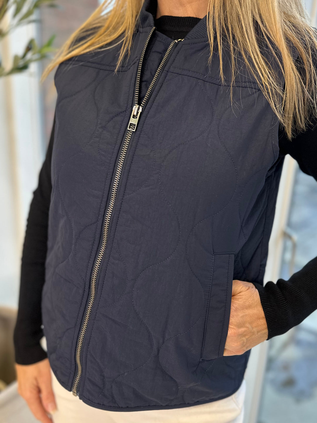 JDY Navy Raya Quilted Gilet