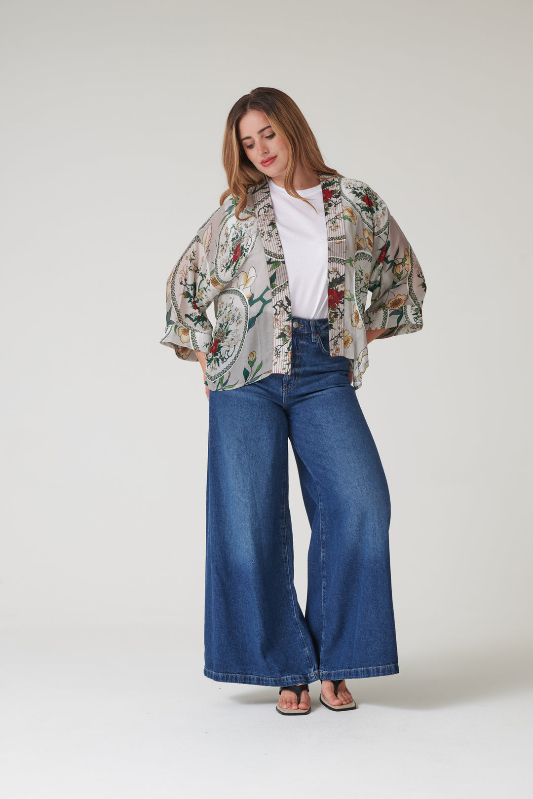 Magnolia Plates Putty Kimono