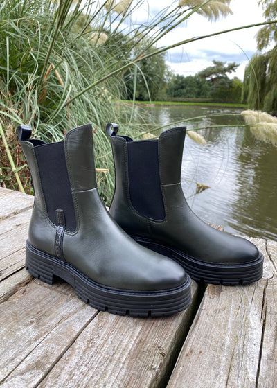 Chelsea boots 2025 johnny bulls